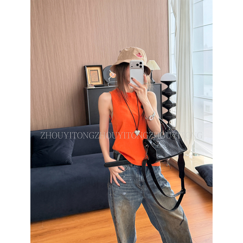 【Orange Sunset】Zhou Yitong's New Orange Knitted Camisole for Women, Summer Sleeveless Design, Niche Top
