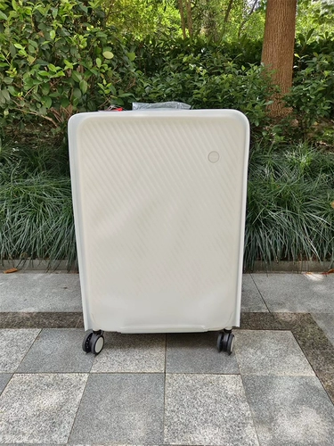 Чемодан, защитный чехол