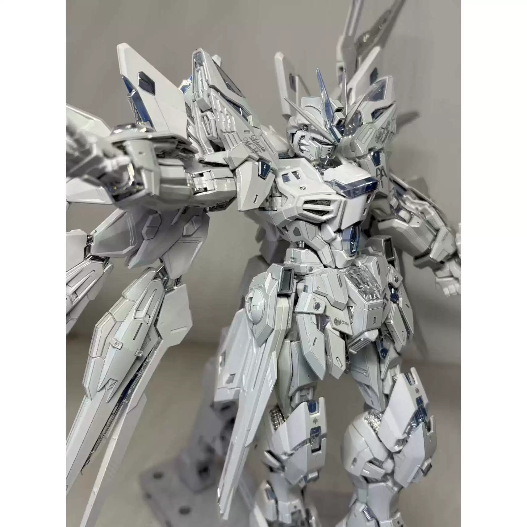 Чанхонг MGEX Strike Freedom Twilight White Gundam Модель 1/100 Электроплатированная цветная легкая крыло механическая сборка модели