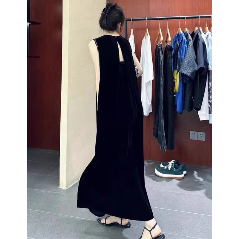 Zeroyk High-End Silk Velvet Dress, Stylish and Age-Reducing, with a Back Design, Black Loose-Fitting Mulberry Silk Long Dress Zeroyk High-End Silk Velvet Dress, Stylish and Age-Reducing, with a Back Design, Black Loose-Fitting Mulberry Silk Long Dress