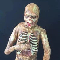 Стоящая мама