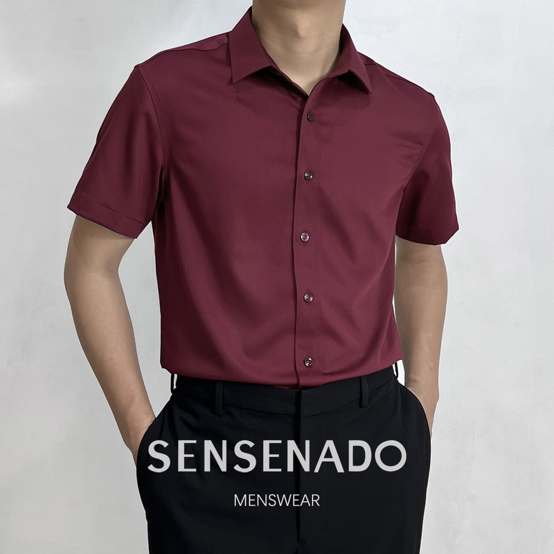 High-End Drapey Burgundy Men's Short-Sleeved Shirt for Wedding Banquets, Easy-Care Business Casual Formal Wear, No-Iron Shirt