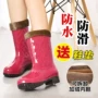 Jiu Xing thời trang nữ đi mưa mùa đông cộng với ống nhung ấm áp đi mưa cộng với giày chống trượt cotton dày đế giày nữ giày nhựa cao cấp