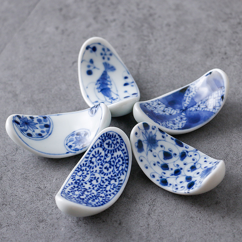 Love make'm blue winds hall type ceramic imported from Japan Japanese U chopsticks spoons placed aircraft chopsticks