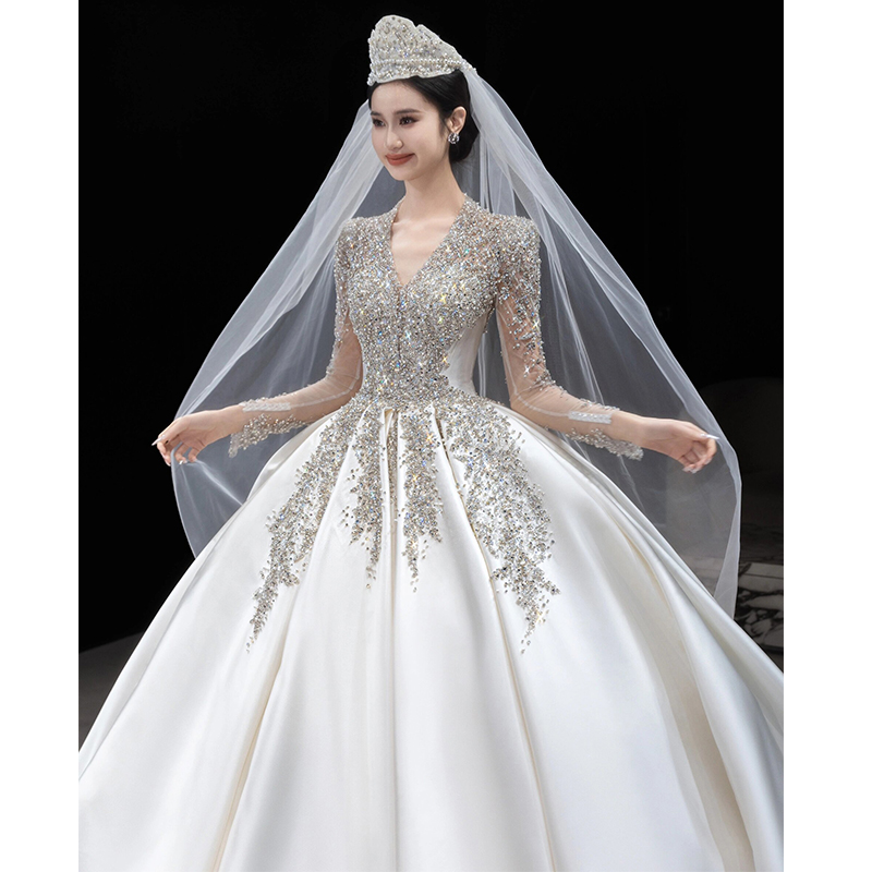 サテンメインウェディングドレス花嫁2024新しい長袖Vネック秋と冬の高級ヘビーデューティー外出糸レトロ2025ライト