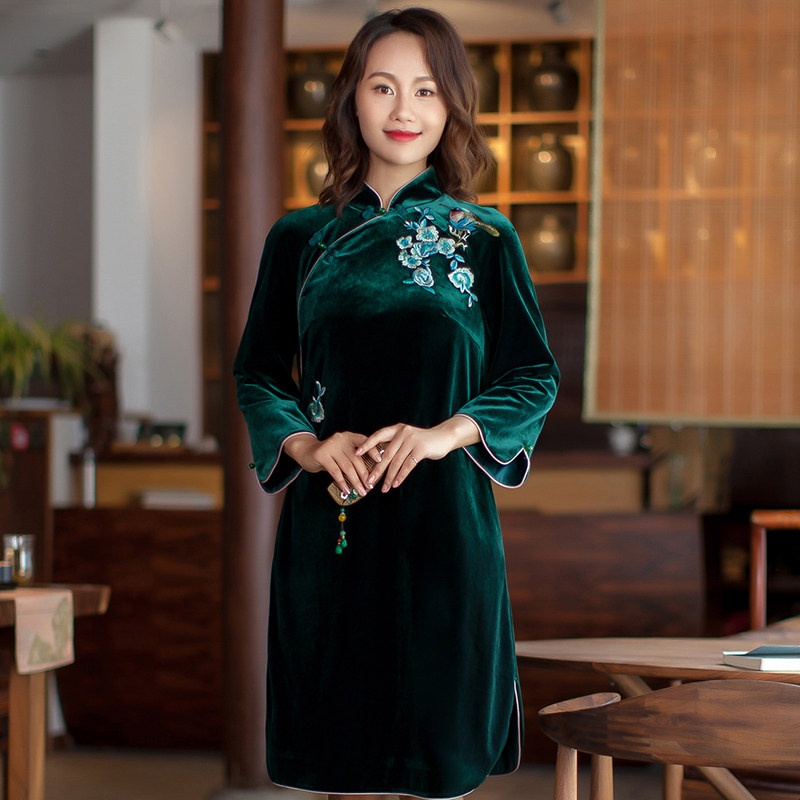 Yi Xiang Evangelism New Chinese gold velvet embroidery nine-point sleeve loose Cheongsam dress Private custom women's autumn