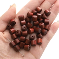 Кровавый сандал 8х8мм, диаметр отверстия около 1мм, 50 шт./упак.