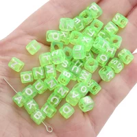 BP акриловые бусины с английскими буквами размер 6х6мм диаметр отверстия 4мм квадратные зелёные и белые 100 шт./пакет