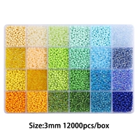 Коробка с набором бусин площадью 24 квадратных метра, 3 цвета, 3 мм, 15 грамм на квадрат, желтый, зеленый и синий, около 12 000 бусин в коробке.