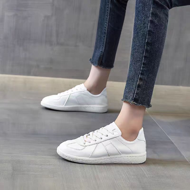 2026 Spring Hot-Selling White Sneakers Versatile Shoes Thick-Soled Breathable Genuine Leather Casual Sneakers Large Size Women's Shoes 41 to 43 2026 Spring Hot-Selling White Sneakers Versatile Shoes Thick-Soled Breathable Genuine Leather Casual Sneakers Large Size Women's Shoes 41 to 43