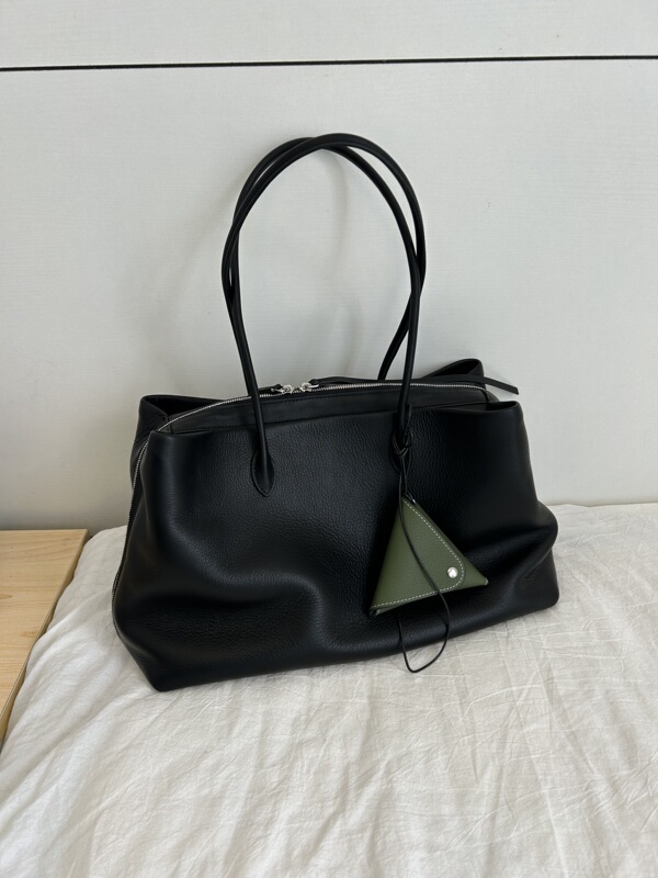 Fanny Urban Roaming Large Capacity Multi-Compartment First Layer Cowhide 3251 Tote Bag for Commuting, Versatile, Light Luxury, Laptop Bag