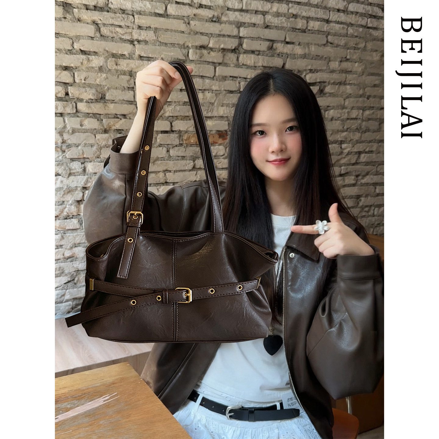 Женская сумка-тоут большой емкости для подмышек, новинка 2025 года, осенне-зимняя легкая роскошная нишевая сумка высокого класса для пригородных поездок через плечо