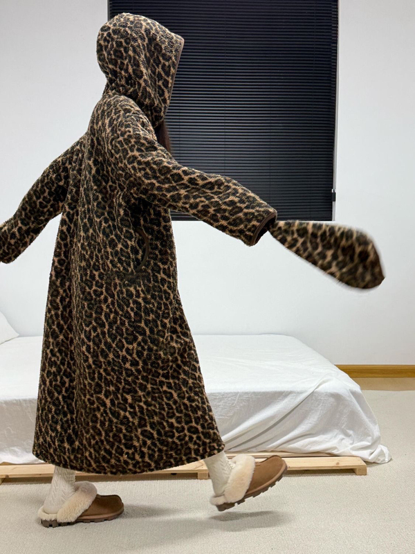 Walking-In-Bed Style Plus-Size Korean Leopard Print Striped Pajamas for Women, Thickened and Warm Loungewear, Hooded Zip-Up Robe Walking-In-Bed Style Plus-Size Korean Leopard Print Striped Pajamas for Women, Thickened and Warm Loungewear, Hooded Zip-Up Robe
