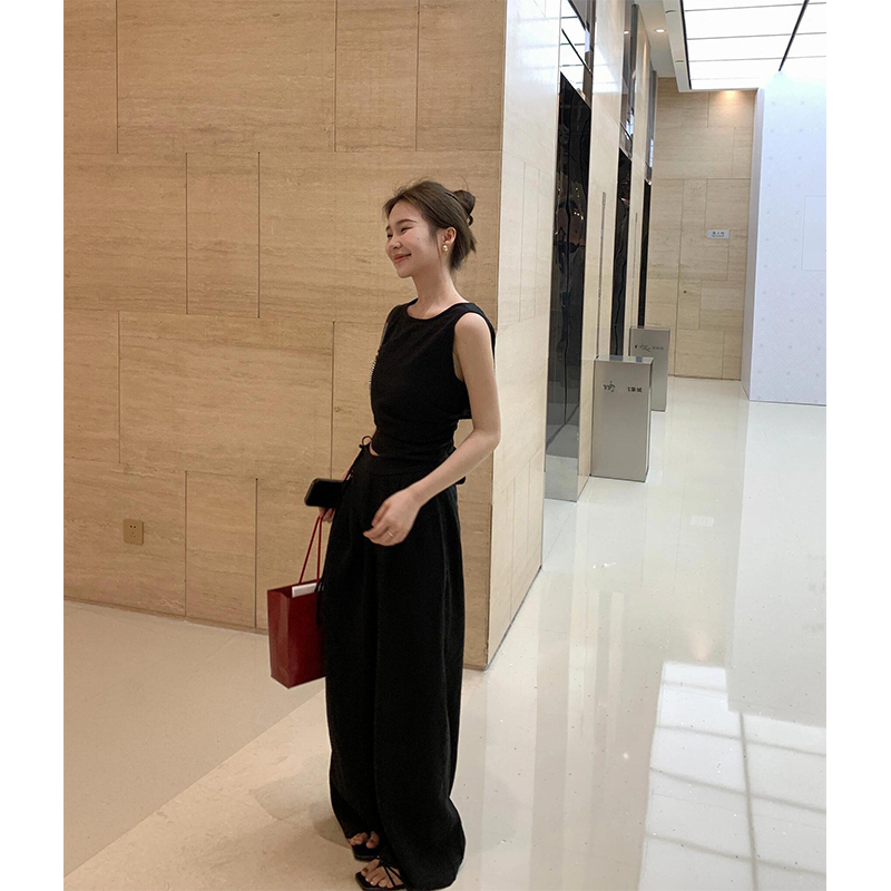 French-Style High-End Black Suit for Women, 2026 Summer New Style, Elegant and Casual, Waist-Revealing Top and Wide-Leg Pants Two-Piece Set
