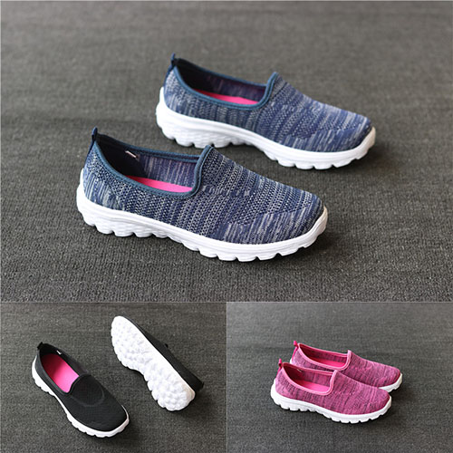 Lightweight soft bottom flying weaving women's slip-on loafers Breathable and comfortable Doudou sole walking shoes women's casual shoes non-slip