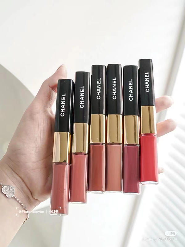 Chanel Double-Ended Lip Gloss # 174 # 40 Pairs of Long-Lasting Color Chanel Double-Ended Lip Gloss # 174 # 40 Pairs of Long-Lasting Color