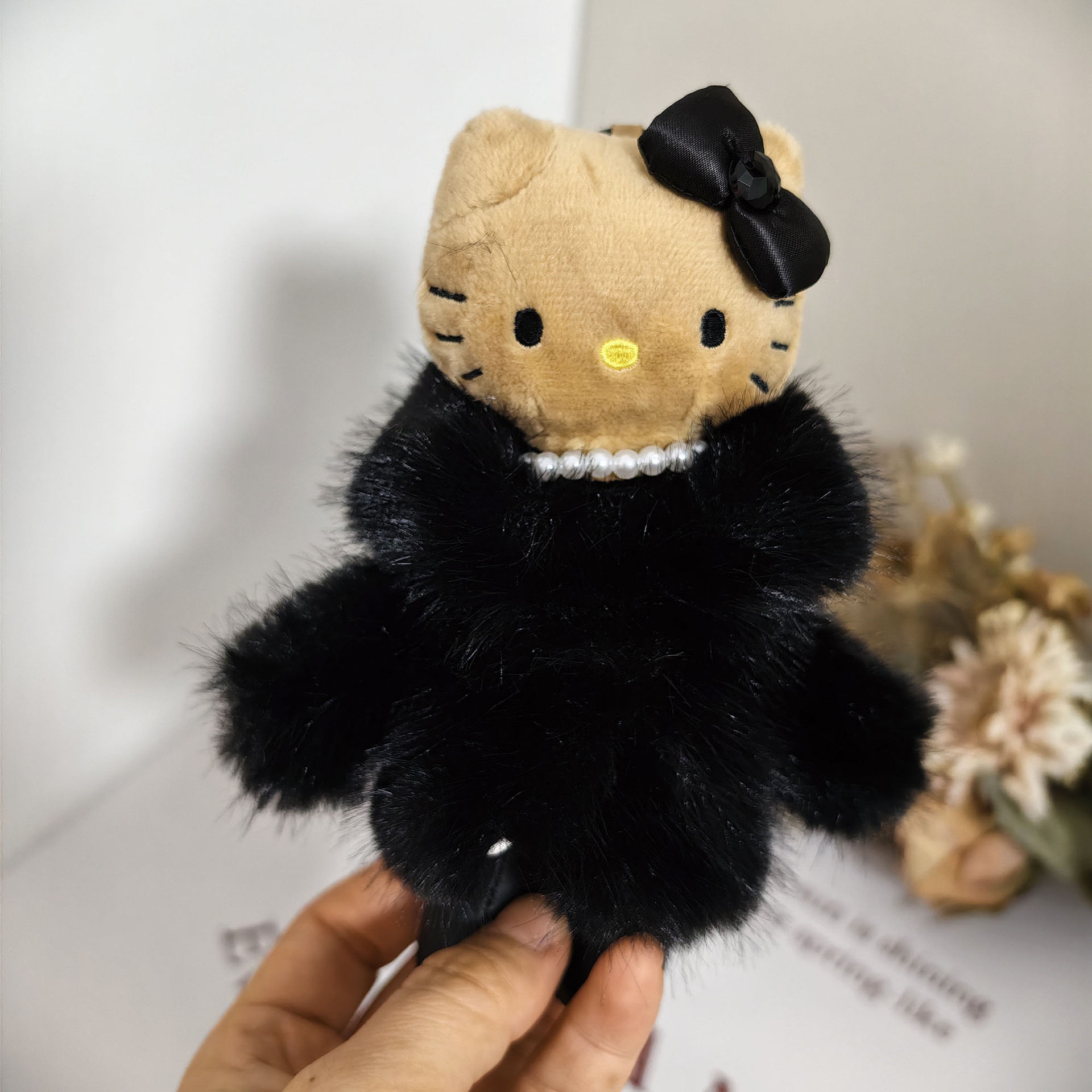 仅衣服】Hello Kitty挂件秋冬皮草新款长腿玩偶毛绒钥匙扣挂饰服_棉花娃娃_淘宝游戏网