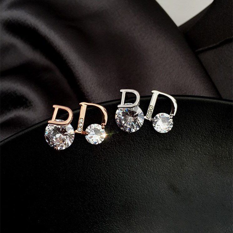 Pure PT950 platinum moissanite group imported from the United States inlaid D-shaped earrings rose gold asymmetric letter sterling silver earrings