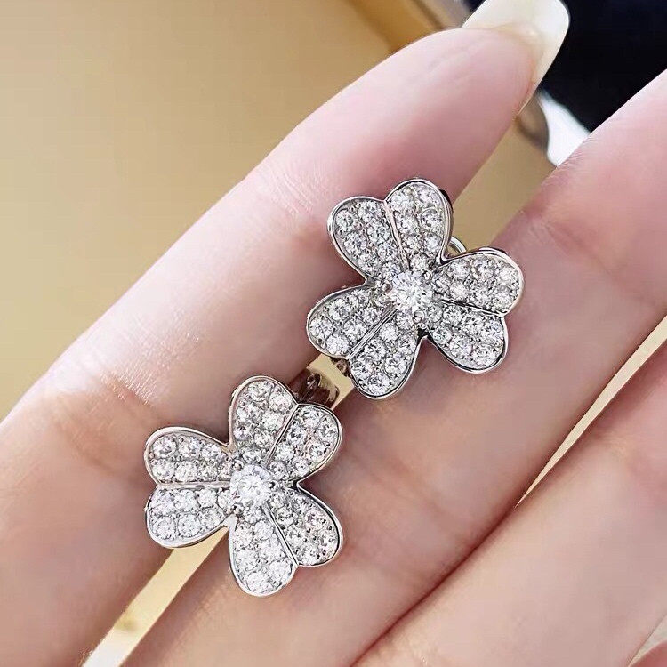18K gold Mossan Diamond earshot rose gold triple flower ear button lucky three leafy grass full drill ear collar View sweet and cosy ear decoration