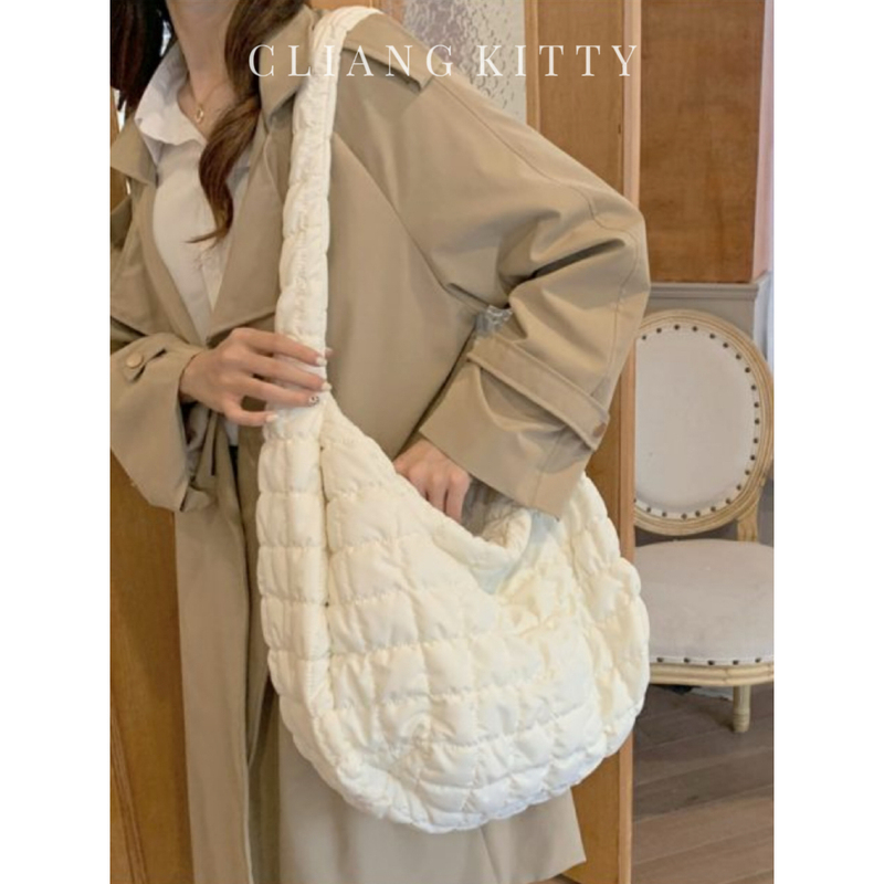 Women's Autumn and Winter Trendy Cloud Pleated Large Bag, Unique Niche Quilted Large Capacity Dumpling Bag, Retro Crossbody Bag