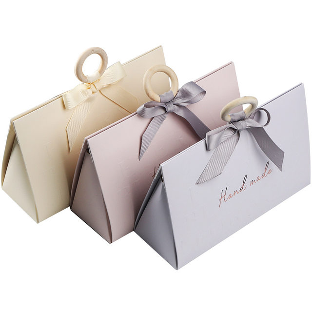 Light Luxury Gift Bags with 3-Color Wooden Ring Handles, Gift Boxes, Paper Boxes, Wholesale Jewelry Boxes in Stock