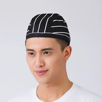 Черно -белая пиратская шляпа