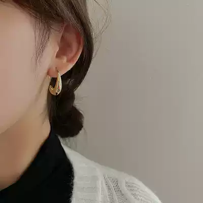 Korean metal oval circle earrings female sterling silver fashion niche design sense senior temperament socialite circle earrings earrings tide