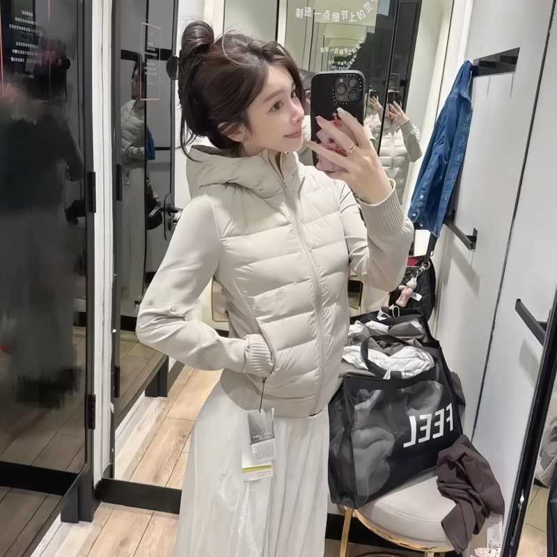New Lightweight Slim-Fit Patchwork Sports Outdoor down Jacket for Women, Slimming Hooded Jacket with Traceable 90% White Duck down