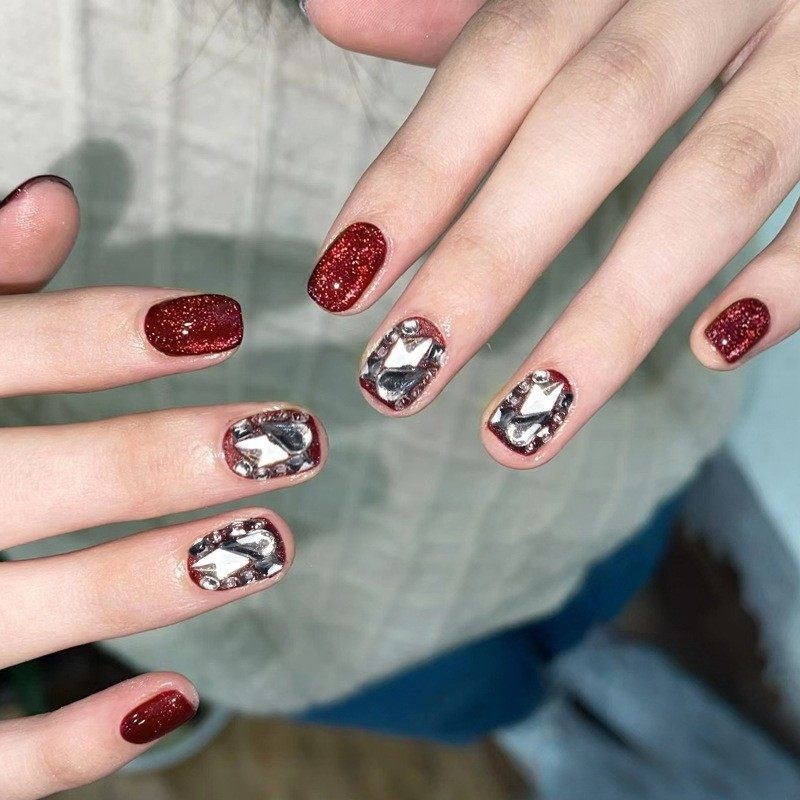 2026 New Model Children's Nail Art Wearable Short Dynamic Cherry Cat Eye 24-Piece Fake Nail Stickers