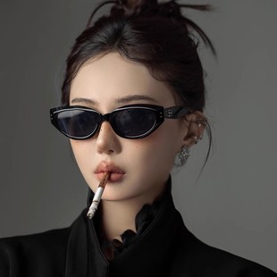 Cat-eye sunglasses for women, 2025gm new style Jennie narrow frame sun protection retro sunglasses for driving round face