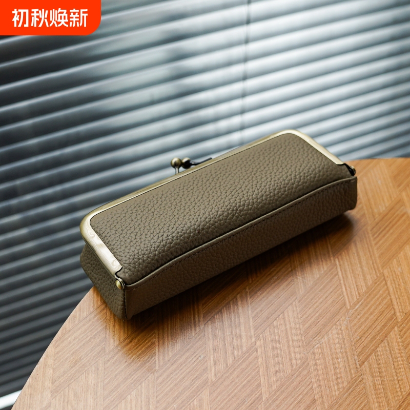 Japanese First-Layer Cowhide Retro Glasses Case with Metal Clasp, Flip Cover, Portable Multifunctional Storage Box, High-End Glasses Pouch Japanese First-Layer Cowhide Retro Glasses Case with Metal Clasp, Flip Cover, Portable Multifunctional Storage Box, High-End Glasses Pouch