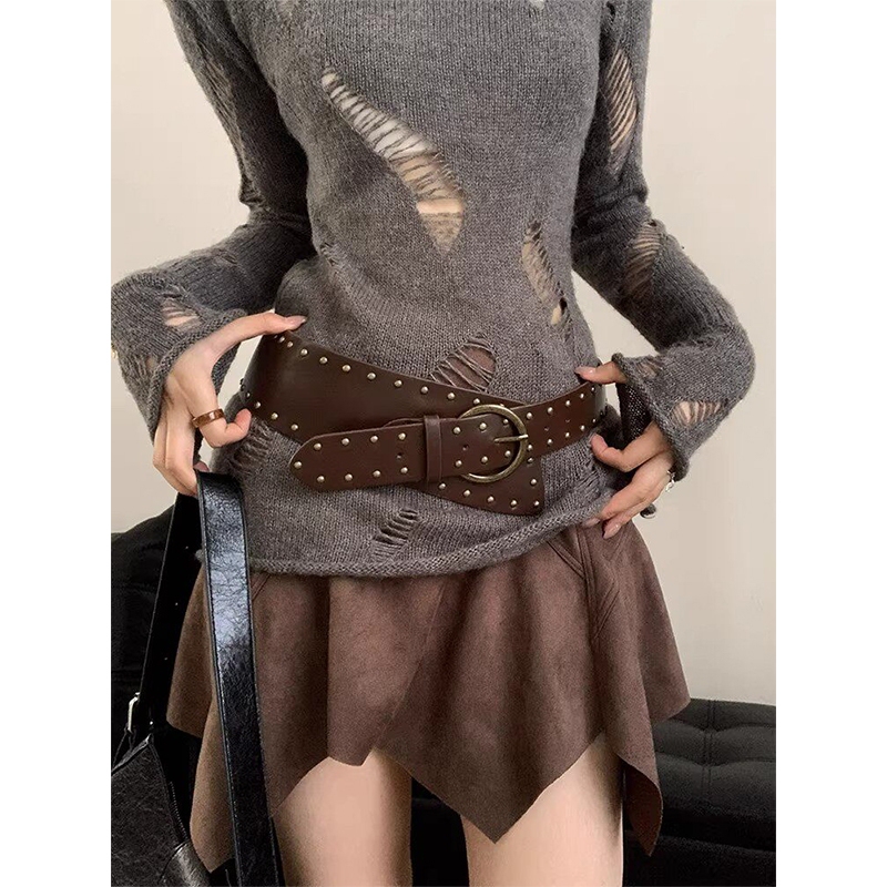 Heavy-Duty Punk-Style Studded Wide Belt for Women, New Model to Pair with Jeans, Unique and Distinctive Red Leather Belt Accessory Heavy-Duty Punk-Style Studded Wide Belt for Women, New Model to Pair with Jeans, Unique and Distinctive Red Leather Belt Accessory