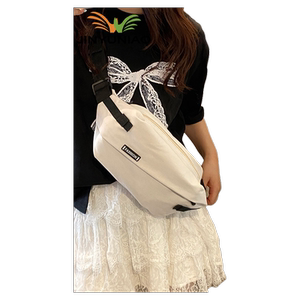 金玉鸟高级感休闲包包女2024新款时尚百搭胸包单肩包斜挎包饺子包