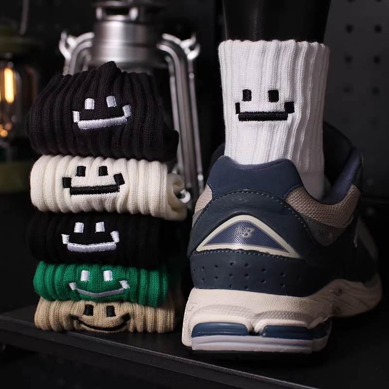 Trendy Smiley Face Socks for Men, Summer Thin Style, Odor-Resistant, Sweat-Absorbent, Breathable Short Socks, Japanese Style, White Sports Mid-Calf Socks, Durable