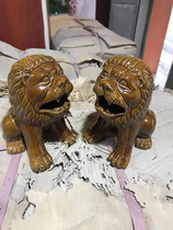 Cultural Revolution 6070 A pair of sauce-glazed ceramic lion ornaments from the 1960s and 1970s all old porcelain everything goes well porcelain
