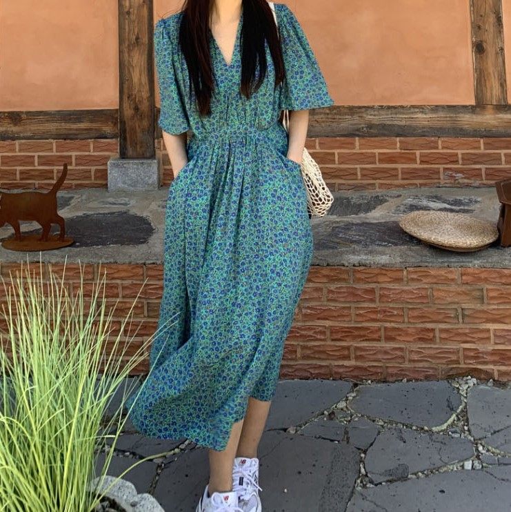 Blogger's 2022 summer new Korean French vintage tea break floral dress temperament V-neck chiffon long skirt
