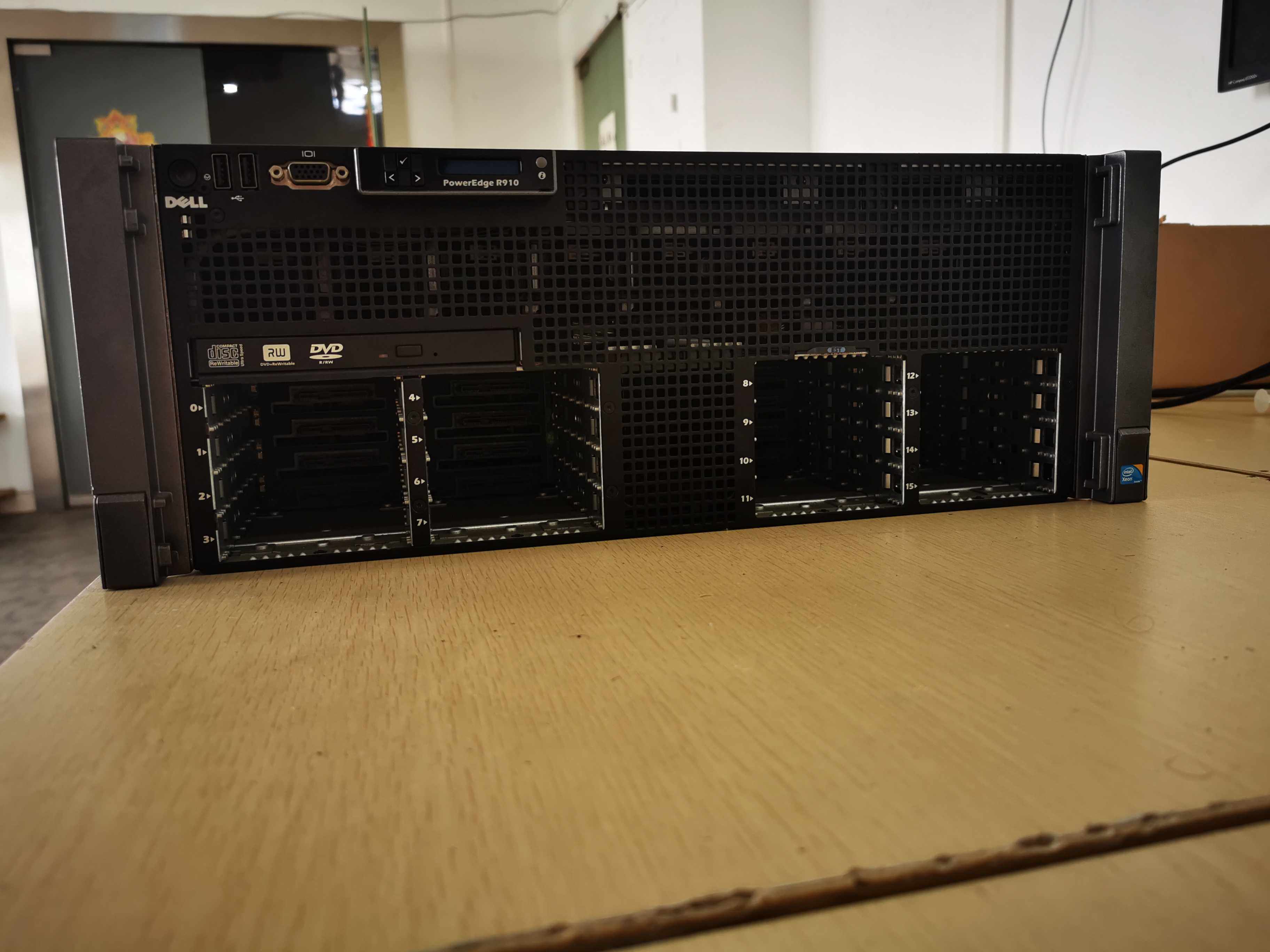 DELL R910 original four-way server H700 card 4-disk