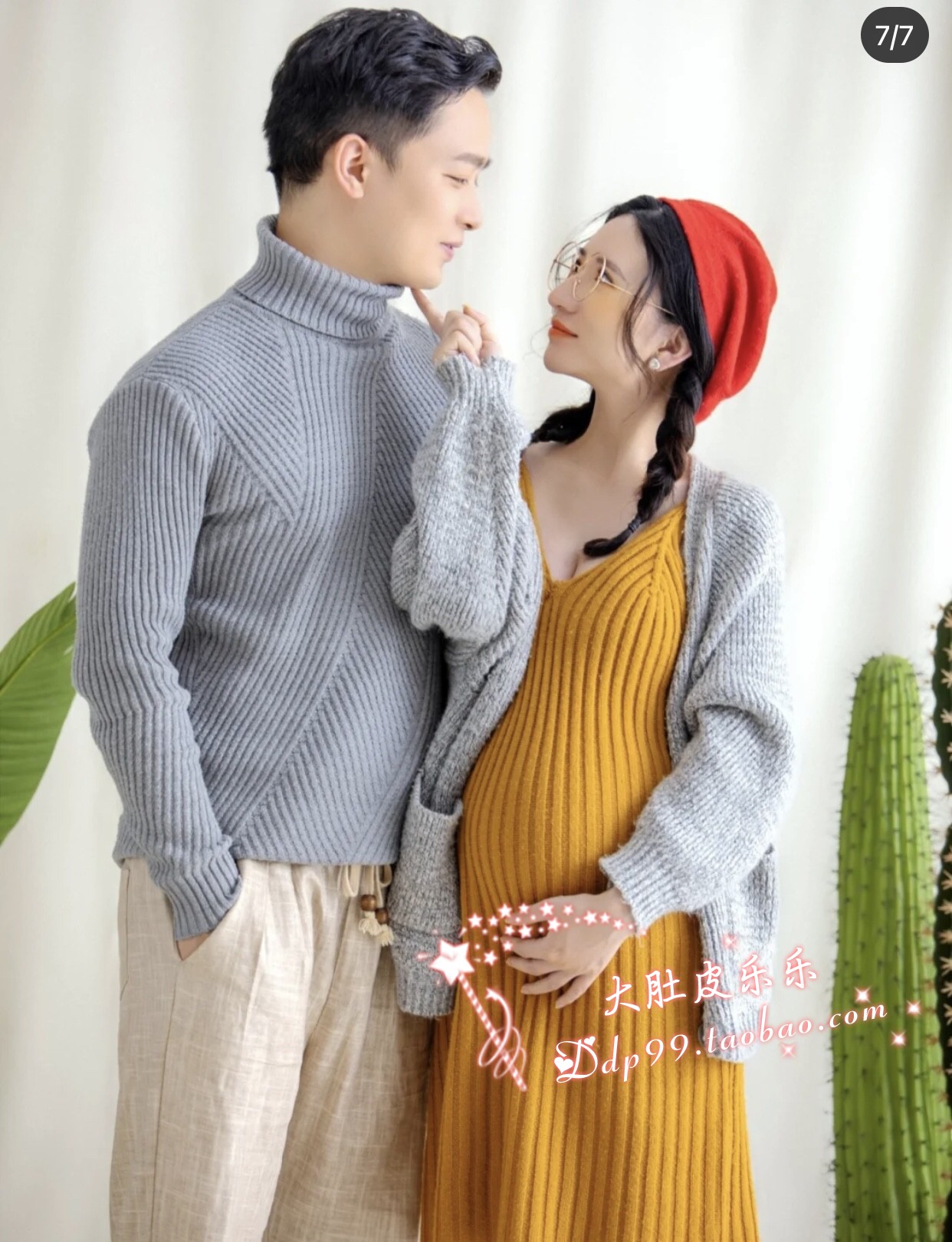 932 Couples' Christmas and winter sweaty surrogacy photos with great belly photos Real Clothing Rental Couples Pregnant Women Photos