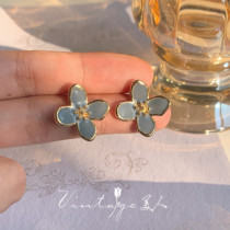 Klein Blue exquisite retro gentle elegant white Klein blue flower stud earrings