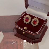 Black Tea Rum retro elegant and exquisite Joker white sparkling diamond red stud earrings