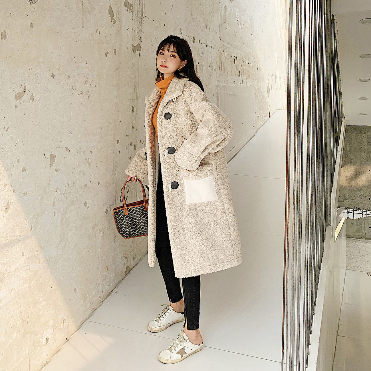Bảy-mi kẻ sọc lông thú giả trung dài áo khoác 2020 mới mùa đông Hàn Quốc phiên bản lỏng lẻo dài tay đơn hàng nút thời trang hàng đầu