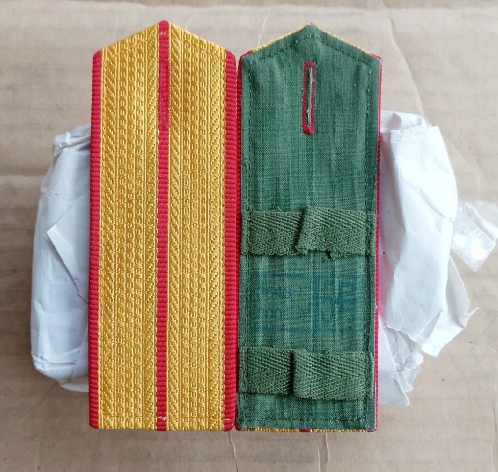 Retired for decades Lu Yibar epaulette Last century inventory old goods Rare collection commemorative medal