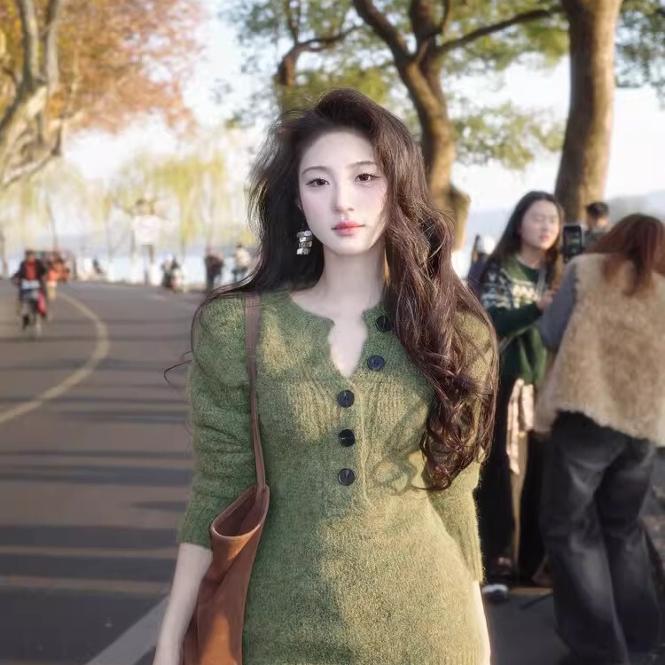 Green Henry Collar Pullover Sweater for Women, Autumn and Winter Thickened Warm Mid-Length Slim-Fit Inner Knit Top