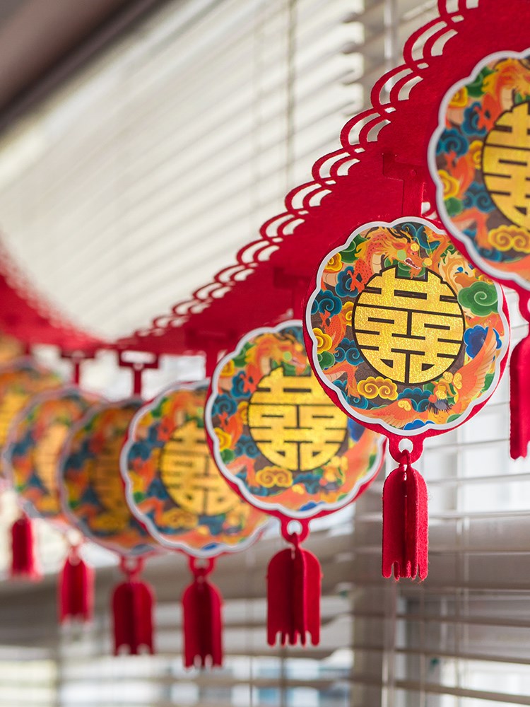 Pull flower decoration ribbon color strip wedding decoration wedding bedroom living room scene wedding room layout wedding supplies encyclopedia