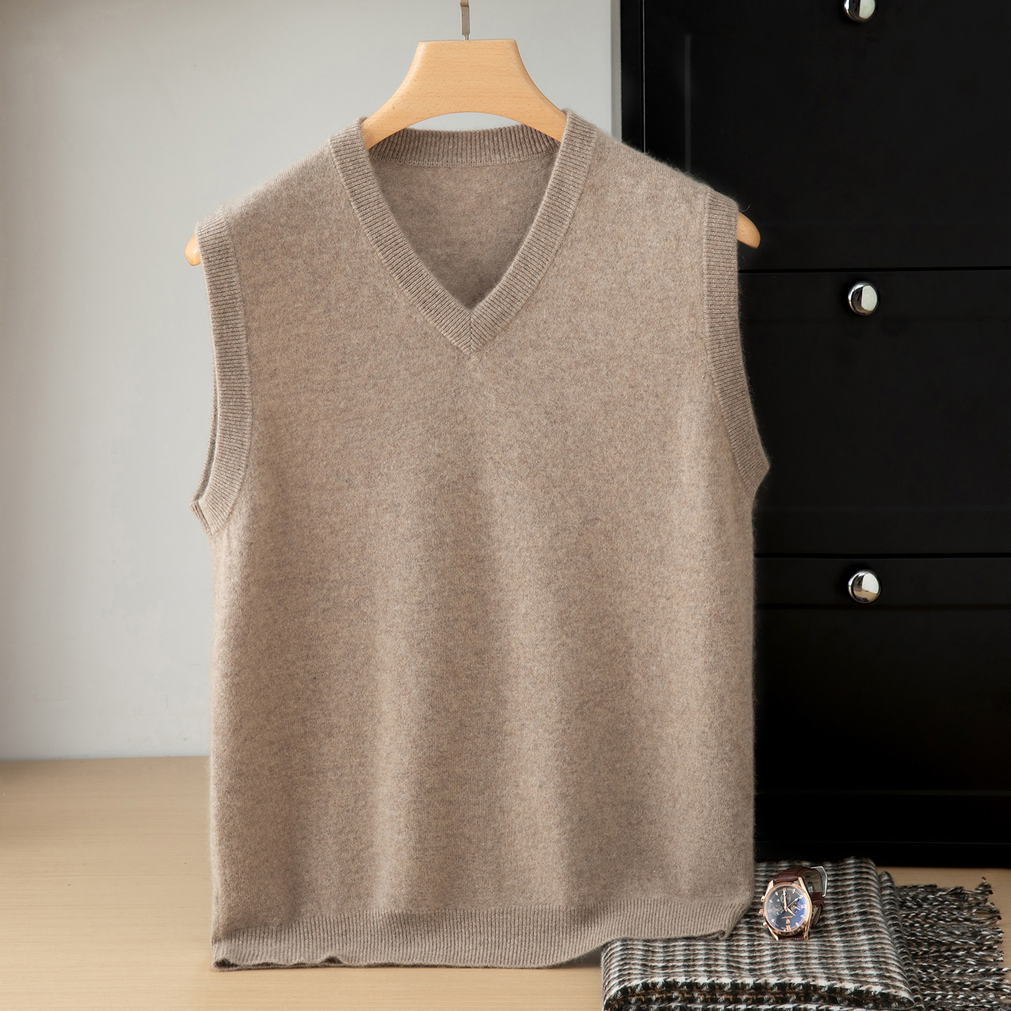 Soft V-Neck Cashmere Vest for Men, Autumn and Winter Style, Sleeveless Pullover Knit Vest, Warm, Loose-Fitting, Versatile Gilet
