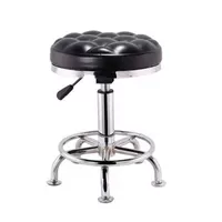 Черный хлеб с блестящими краями ног