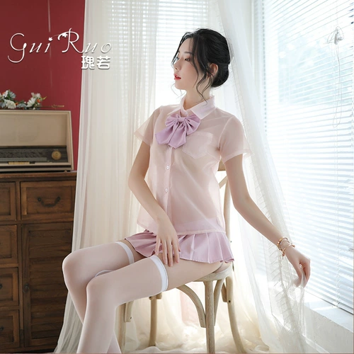 Выступление сексуального нижнего белья.