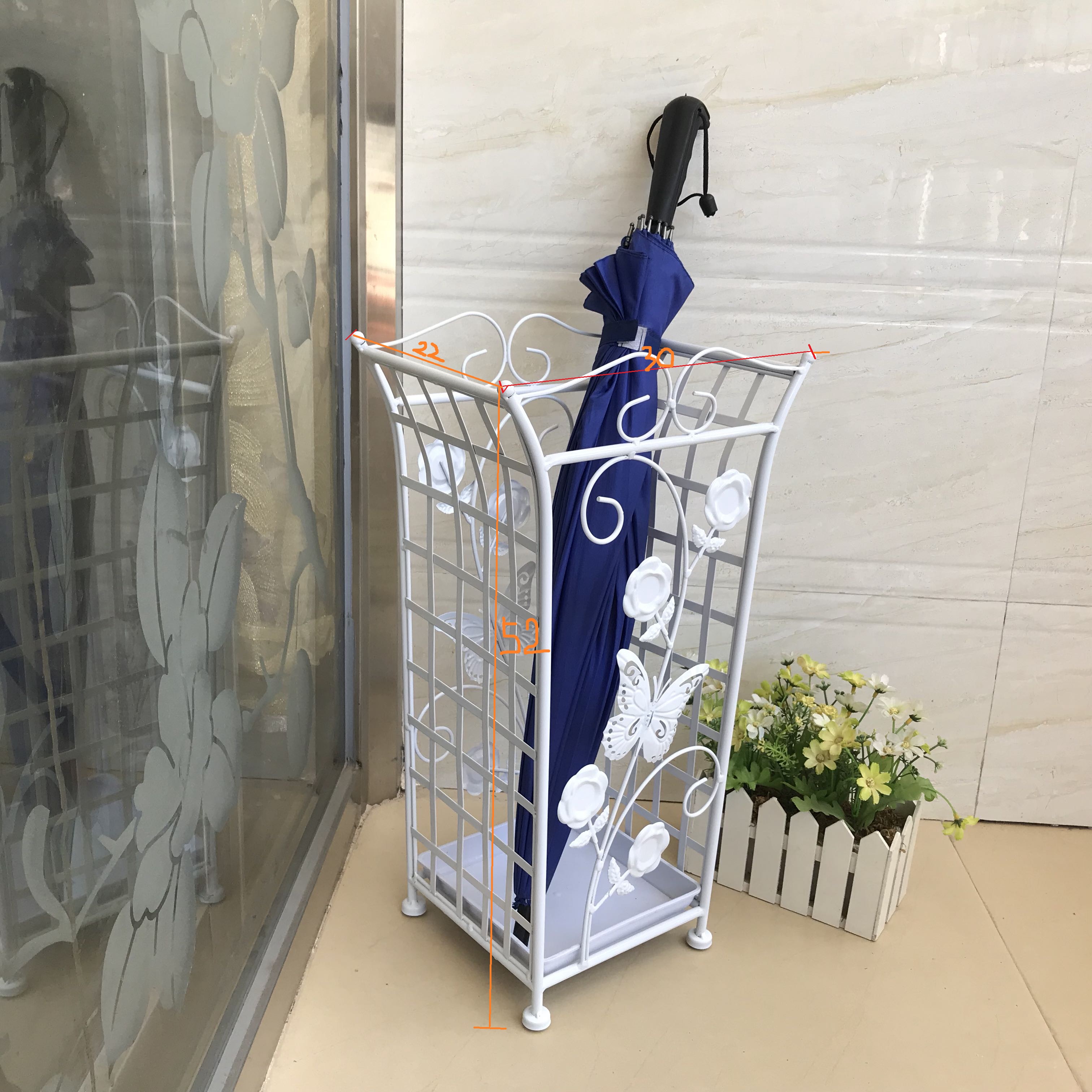Xin Shangmei châu Âu retro sắt rèn nhà ô đứng sảnh khách sạn ô xô thùng rác sáng tạo giá lưu trữ - Kệ kệ sách nhỏ