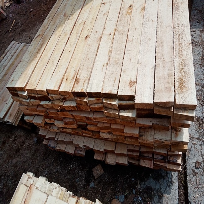 Packing and transporting pine wood miscellaneous wood solid wood box packaging logistics wood strip solid wood strip wood box packing strip square wood