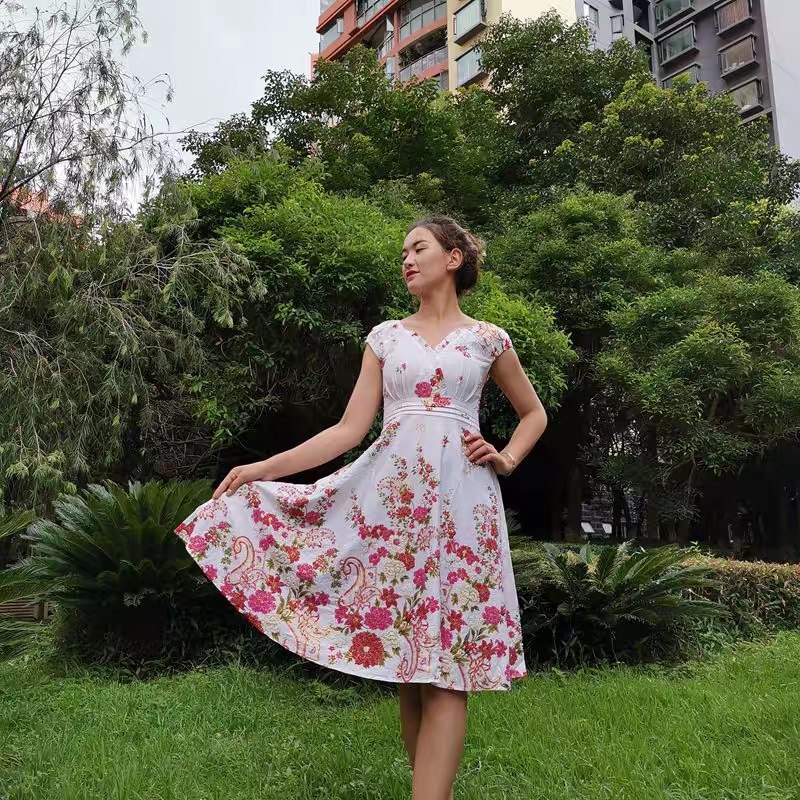 Thai Beaded Embroidered Short-Sleeve Long Dress with V-Neck and Beaded Embroidery